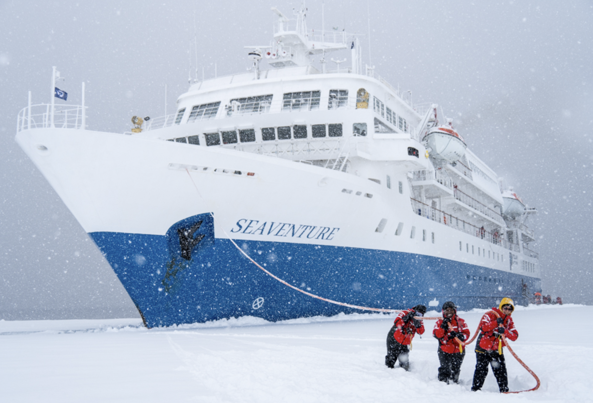 Landing on the fast ice in antarctica