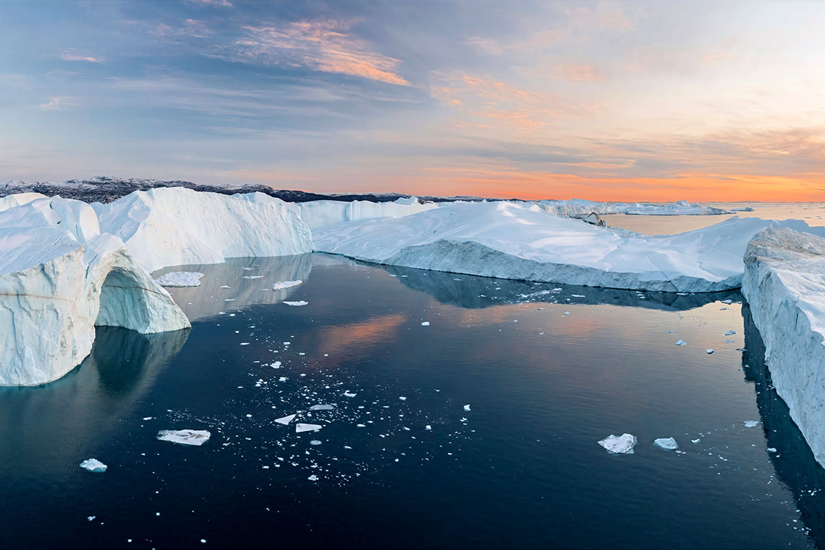 aerial-panoramic-view-of-icebergs-in-antarctica