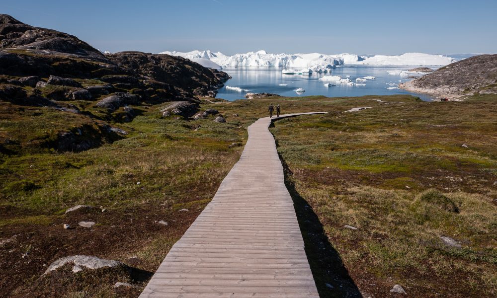 Trail in Ilulissat down to water.