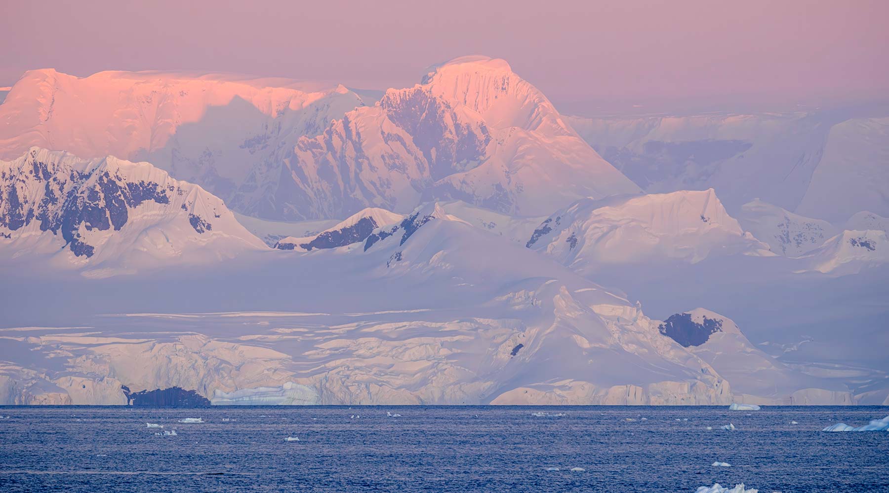 Landing in the fast ice with the Seaventure
